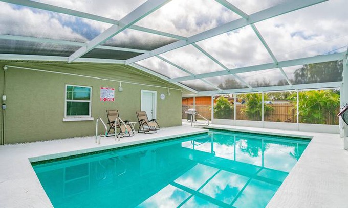 Sarasota Springs House | Modern! Spacious 3 bedroom Vacation Rental Home