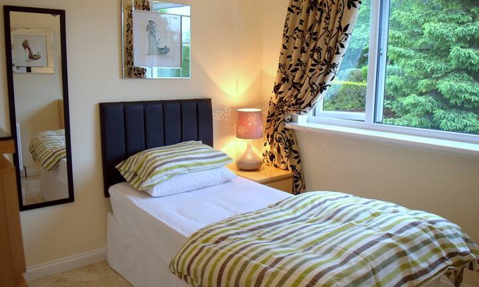 Castlecary House | Comfortable Room In Luxury house with Hot Tub