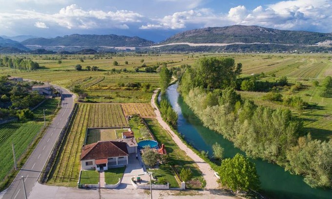 Stasevica House | Two bedroom house with terrace Staševica, Neretva Delta - Ušće Neretve (K-17672)
