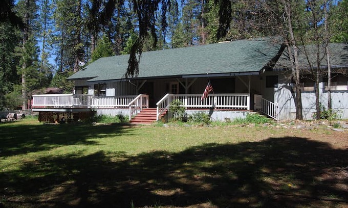 Phoenix Lake-Cedar Ridge Cabin | Stay at Kewin Mill Lodge