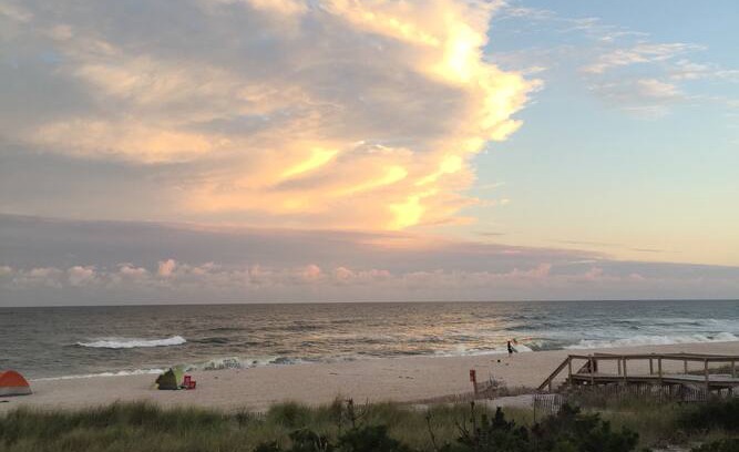 Cherry Grove House | Cherry grove beach house with hot tub
