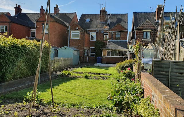 Uttoxeter House | Two bed house near Alton Towers and Peak District