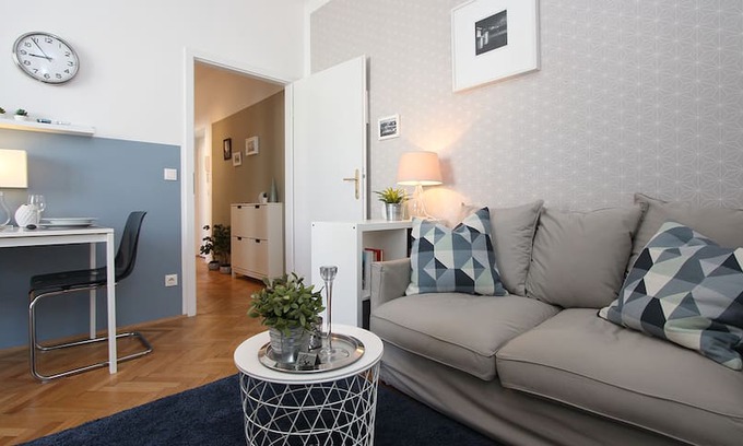 Wieden Apartment | RE - Naschmarkt City Studio -33m2