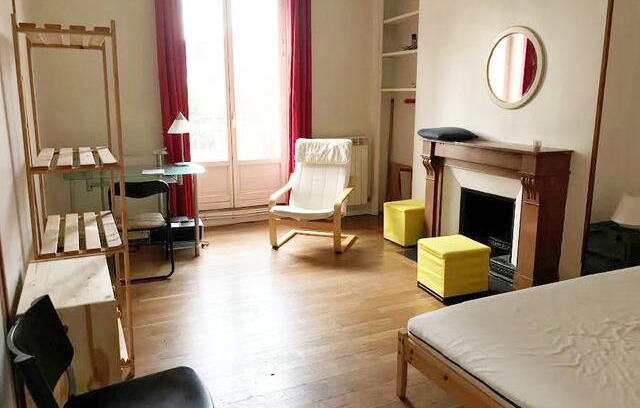 Quartier Hyper-Centre Apartment | Grande chambre privée rue Thiers