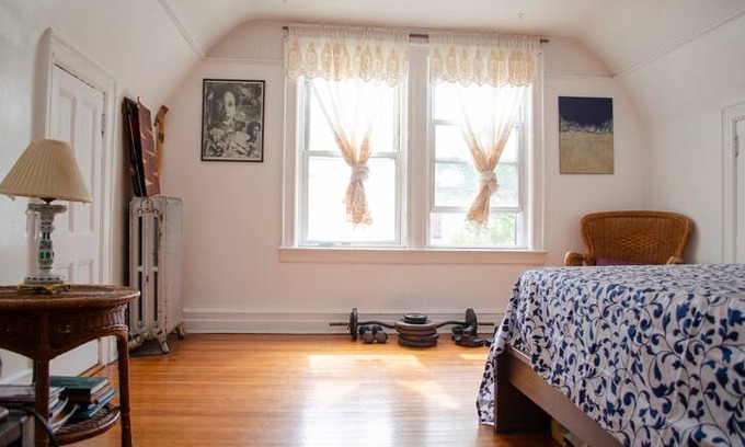 East Flatbush House | Brooklyn Home, Sunny Room, Near Transportation