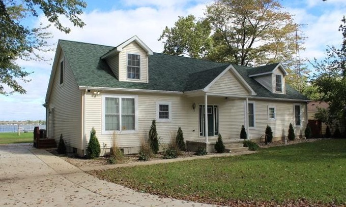 Bass Lake House | Bass Lake Beach Oasis