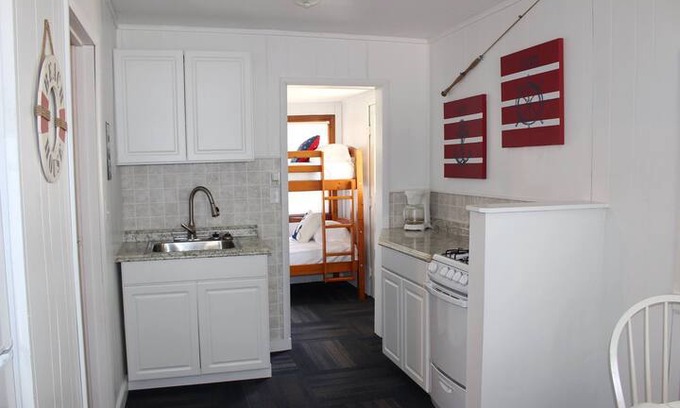 Oak Harbor Cabin | Sunny Beach Cottages: Perch Cottage