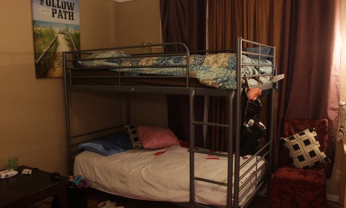 Santa Barbara House | Santa Barbara and UCSB Goleta Share girl room