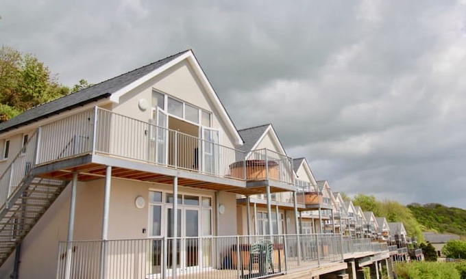 Pendine Apartment | Sea Fairer Apartment - Pendine Manor