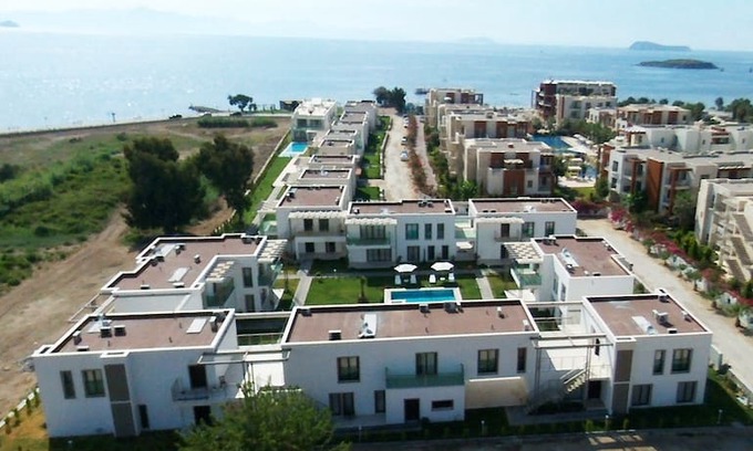 Kadıkale Apartment | Beachfront 3 Bedroom Apartment at Front of Pool