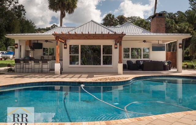 Melrose House | Lakefront luxury
