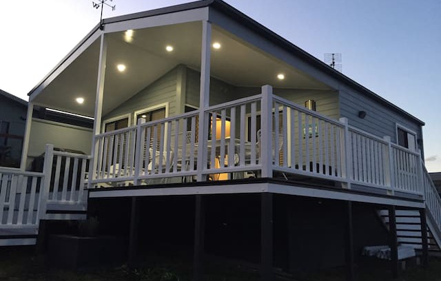 Tuross Head Cabin | Stone’s Throw Cottage - Beach front, pet friendly