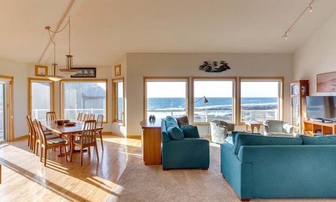 Oregon Coast House | Ocean Front Home with Hot Tub and Game Room!