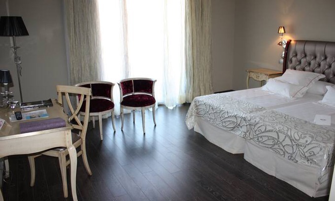 Nambroca Hotel | HOTEL VILLA NAZULES HIPICA SPA****