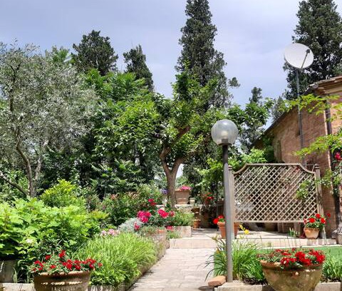 Serre di Rapolano Villa | Il Giardino del Borgo. La camera con terrazzo.