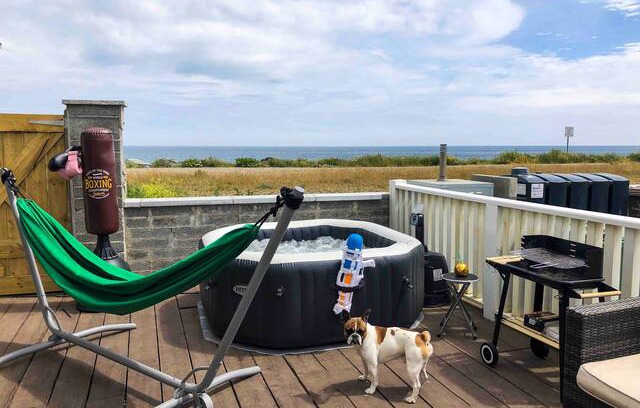 Coolbeg Cross House | Wicklow beachfront and walking distance lake