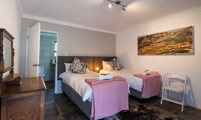 Himeville Apartment | Oak cottages- Glencairn Farm