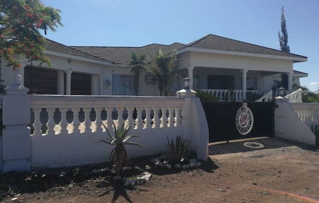 Kgatleng House | Malebeswa Hillside view