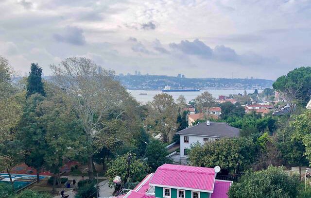 Cengelkoy Mahallesi Apartment | Huzur Dolu Çatı Katı Daire