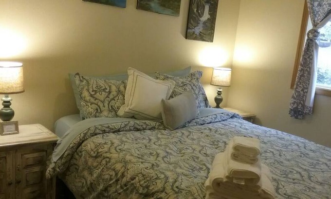 Orchard District House | Midtown Manor Room 1