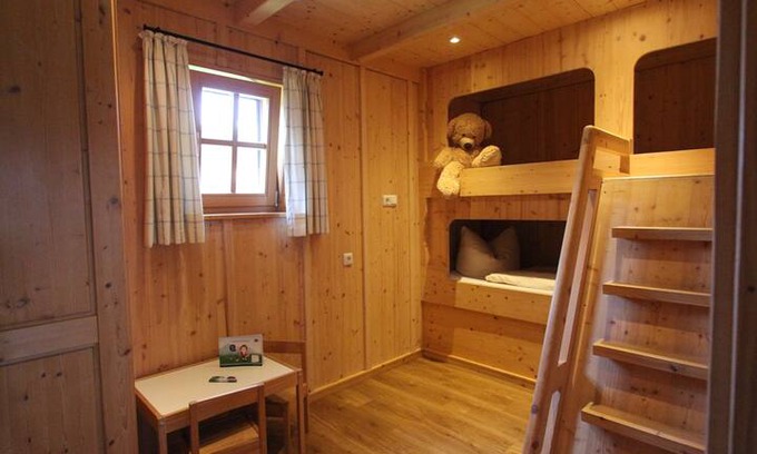 Sindelsdorf Apartment | Ferienhof Off - Maiglöckchen