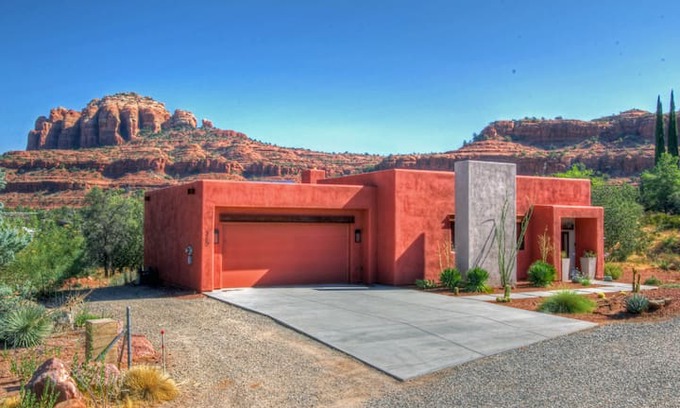 Sedona House | "Love Rocks" on 3 acres of land, outdoor dining