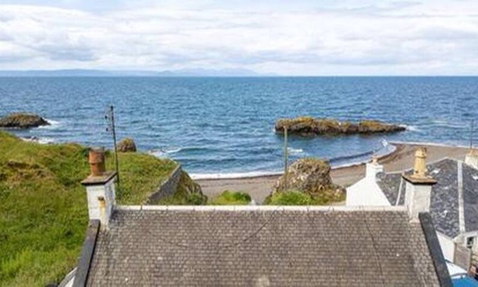 Dunure Cabin | Beautiful cottage on the beach, great sea views!