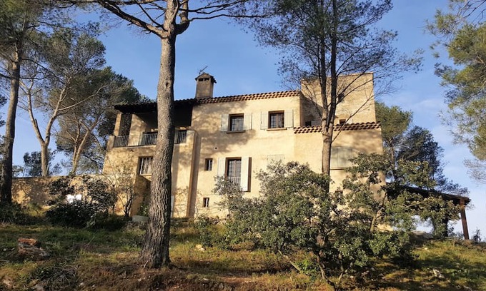 Taillades Villa | Tres grande villa dans la pinède