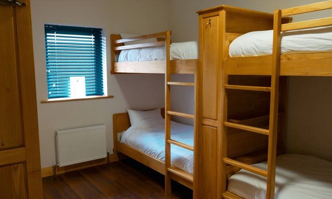 Kilfinane Hostel | Private Twin room in picturesque mountain village