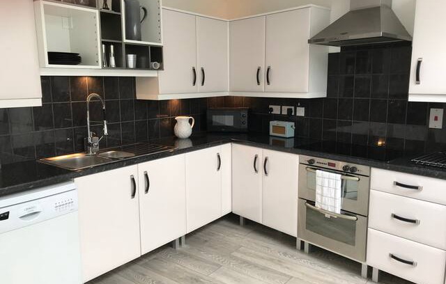 Beer Cabin | Couples retreat. Dogs welcome. 2 mins to the sea