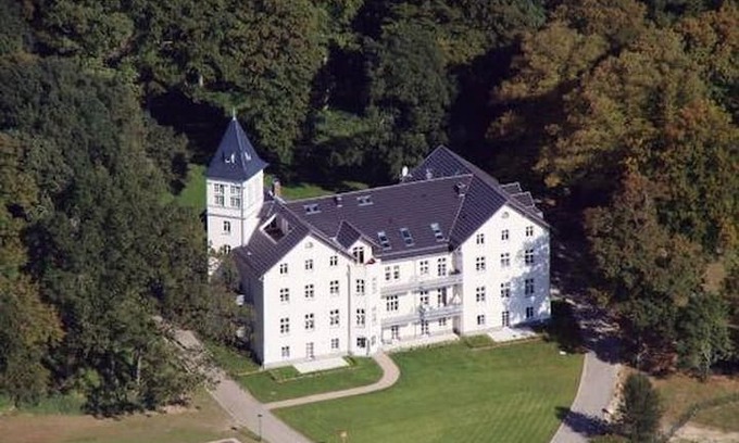 Hohen Niendorf Villa | Schloss Hohen Niendorf - Gartenwohnung