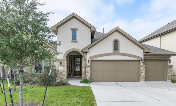 Bee Cave House | Bee Cave Home Available for SXSW