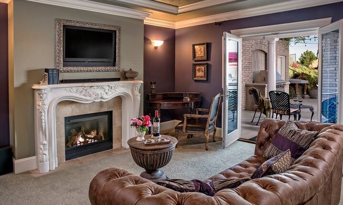 Touchet Bed & Breakfast | Greek Suite - Cameo Heights Mansion