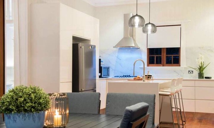 Red Hill House | Luxury Tree House: Stadium accomodation, Sleeps 10