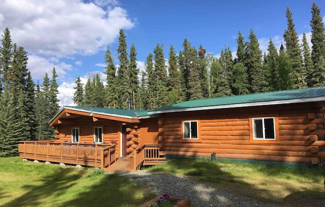 Deltana Cabin | Cozy Creekside Cabin