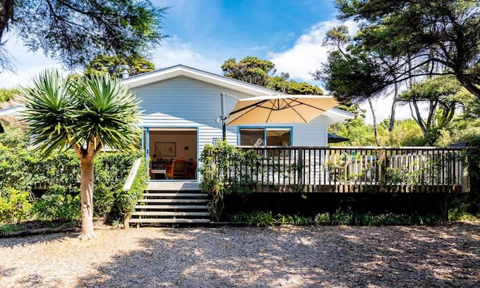Mangawhai Heads House | Green Views (Bach Stay)
