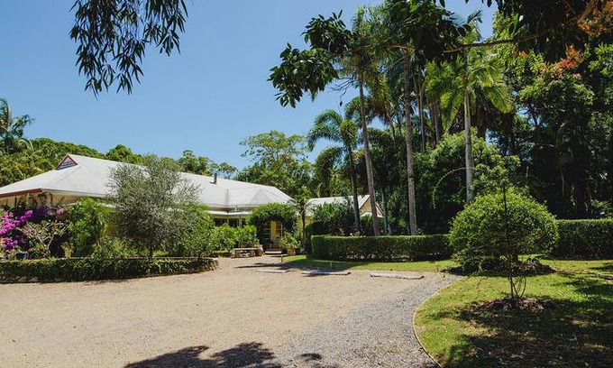 Doonan House | Noosa Valley Manor homestead with pool