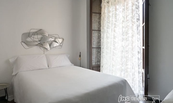 Albaicin Bed & Breakfast | Venecia Gomérez - Triple. 1 cama matrimonial, 1 cama individual. Baño compartido - Estancia mínima 3 noches