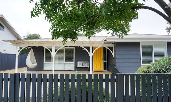 St Leonards House | The Yellow Door
