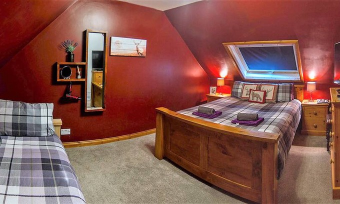 Greshornish House | Mary Spiders King Family Room