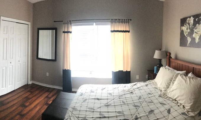 Lakeland House | Downtown Room
