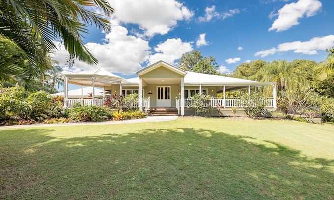 Diddillibah House | The Frangipani Farm - luxury accommodation
