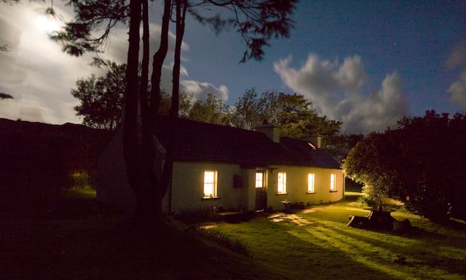 Ardara Bed & Breakfast | Traditional radiant Irish cottage
