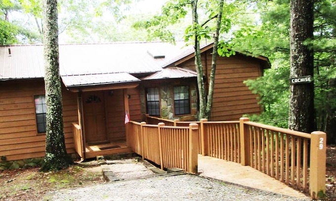 Blue Ridge Cabin | Cochise cabin with hot tub and electric logs