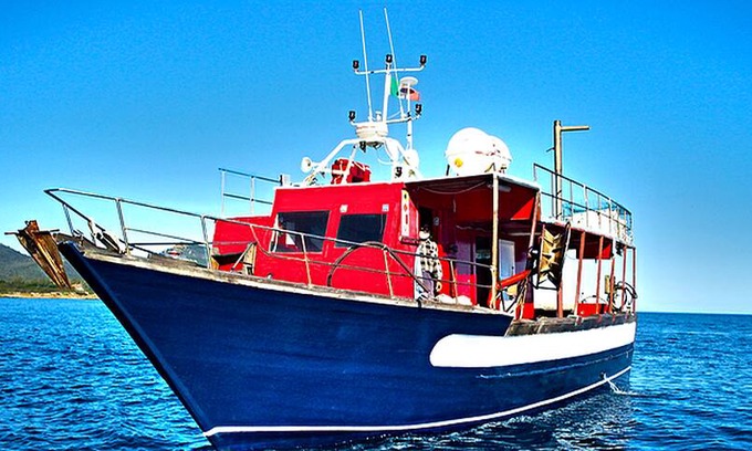 Porto Corallo Boat Rental | Pescaturismo Amadeus Fishing Tour