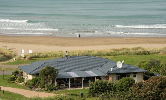 Porangahau House | Porangahau Beach House with mesmerising sea views!
