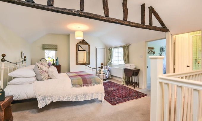 Kimbolton Cabin | The secret Cottage on Kimbolton high street
