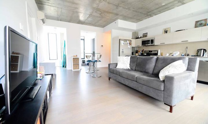 Williamsburg Apartment | Williamsburg Loft w Large Private Bedroom & Bath