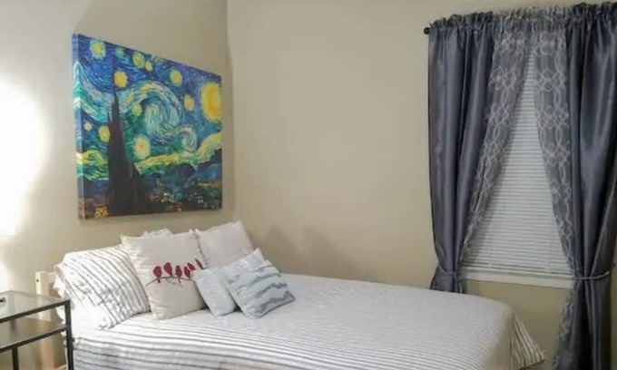 Berkley House | DStays * Royal Oak Beaumont Hospital 3 Bed home