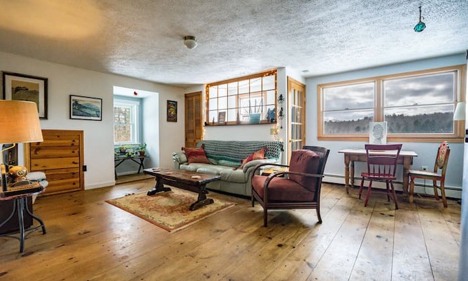 Hartland Four Corners Cabin | Adorable Pet Friendly Cottage in Hartland, VT